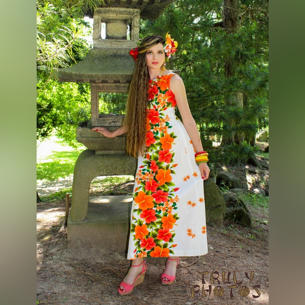 Vintage Polynesian Hibiscus Waterfall Dress Size 6.